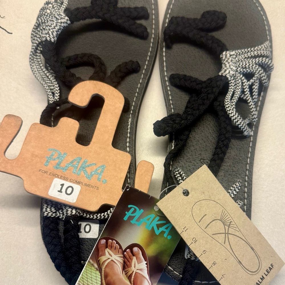 Plaka Black and White Sandals